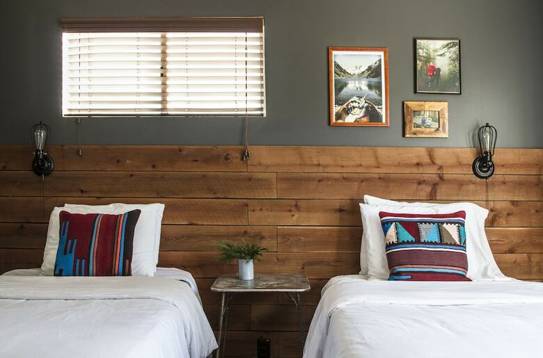 Cabana Noon Lodge At Mallard Bay