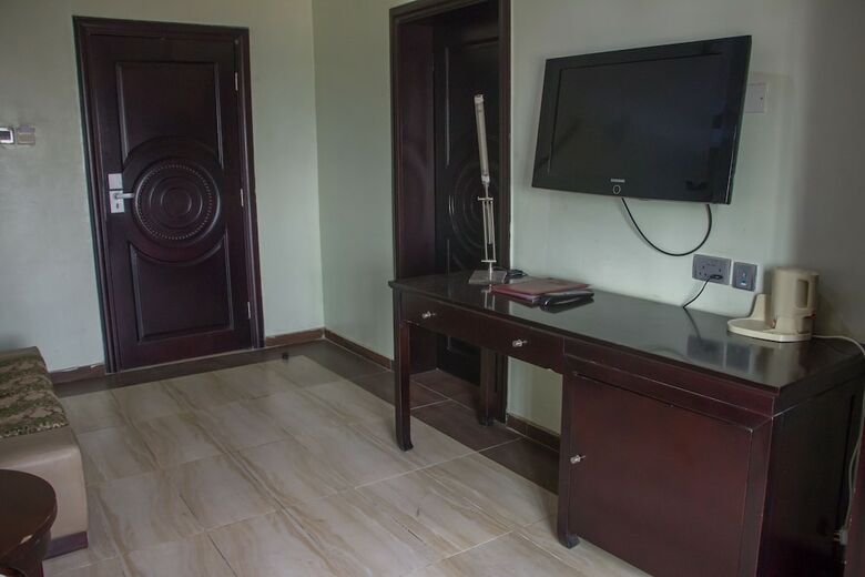 Excel Oriental Hotel And Suites