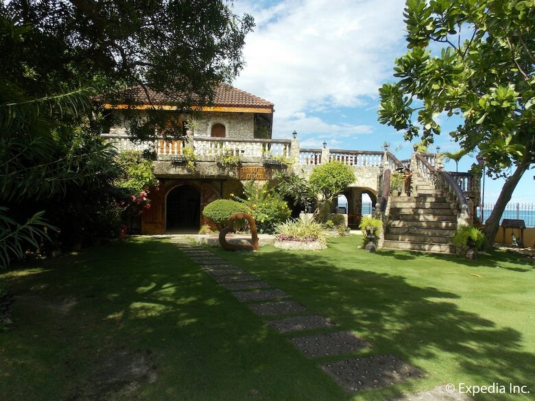 Hotel Baluarte De Argao Beach Resort