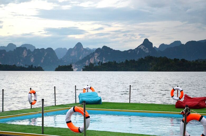 Hotel 500 Rai Khao Sok Floating Resort