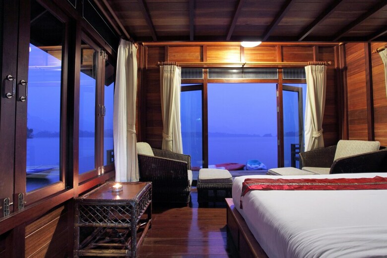 Hotel 500 Rai Khao Sok Floating Resort