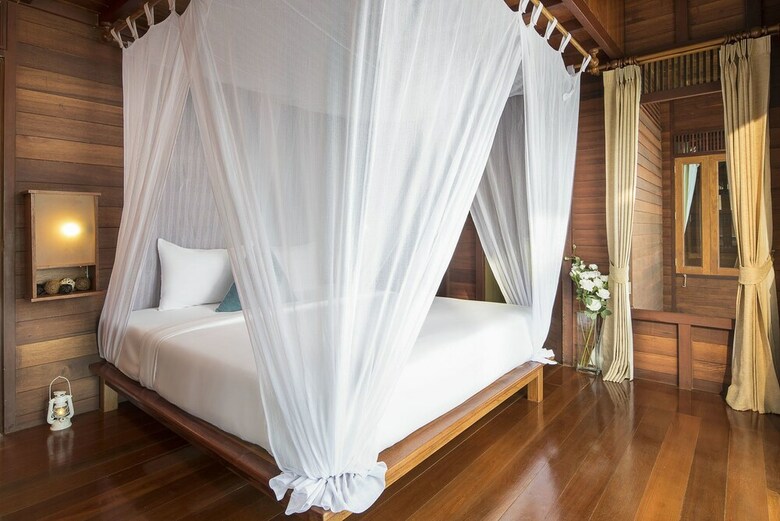 Hotel 500 Rai Khao Sok Floating Resort