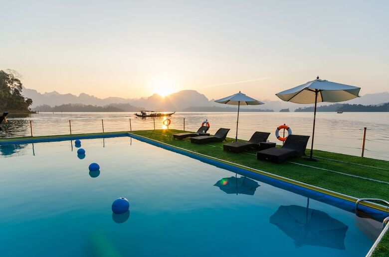 Hotel 500 Rai Khao Sok Floating Resort
