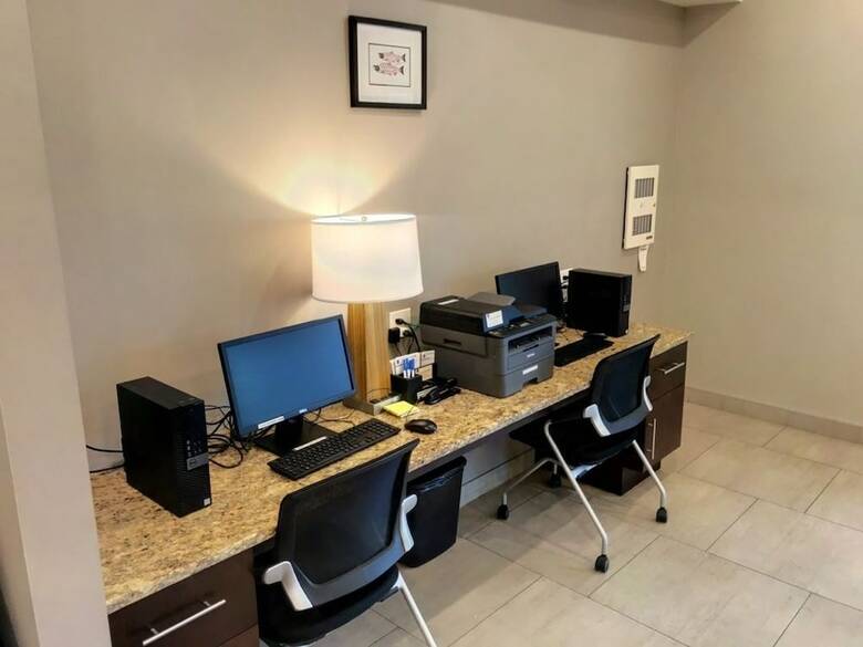 Hotel Comfort Inn & Suites