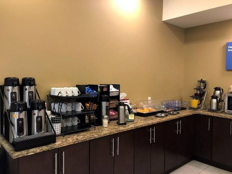 Hotel Comfort Inn & Suites