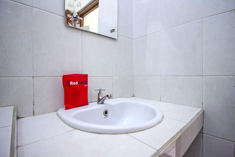 Hotel Reddoorz Plus @ Wastu Kencana