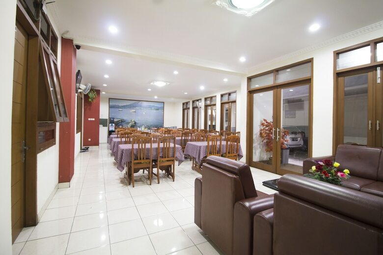 Hotel Reddoorz Plus @ Wastu Kencana