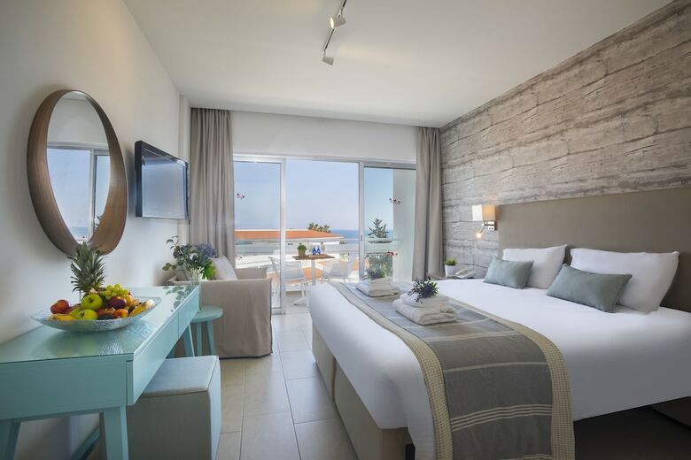 Leonardo Plaza Cypria Maris Beach Hotel & Spa