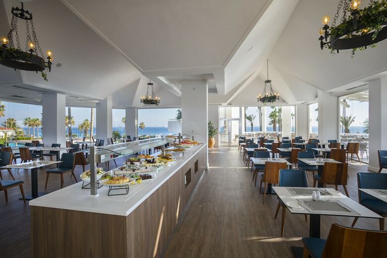 Leonardo Plaza Cypria Maris Beach Hotel & Spa