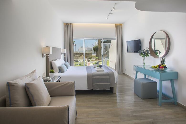 Leonardo Plaza Cypria Maris Beach Hotel & Spa