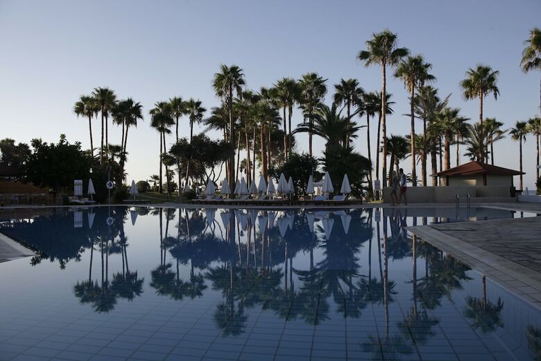 Leonardo Plaza Cypria Maris Beach Hotel & Spa