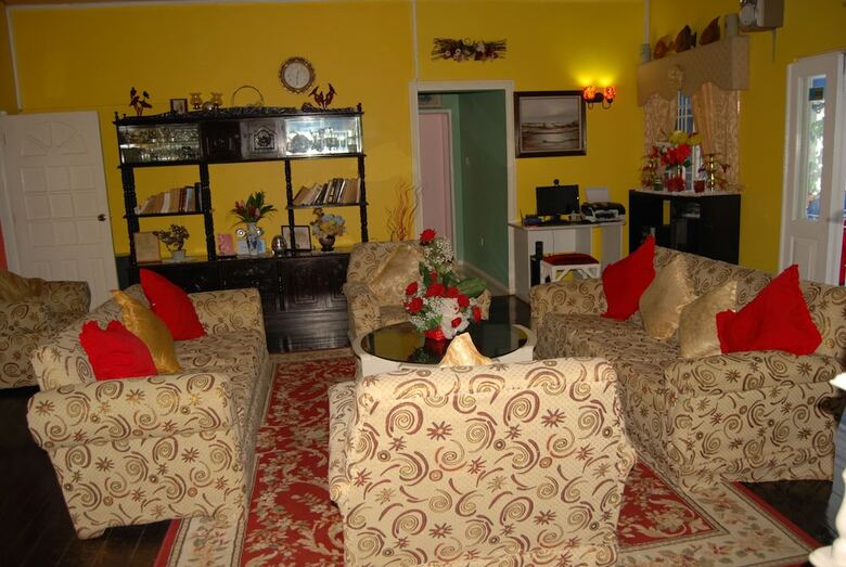 Hotel Pinkhibiscus Guest House
