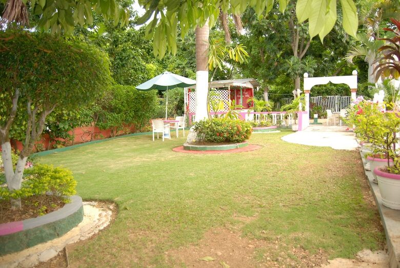 Hotel Pinkhibiscus Guest House
