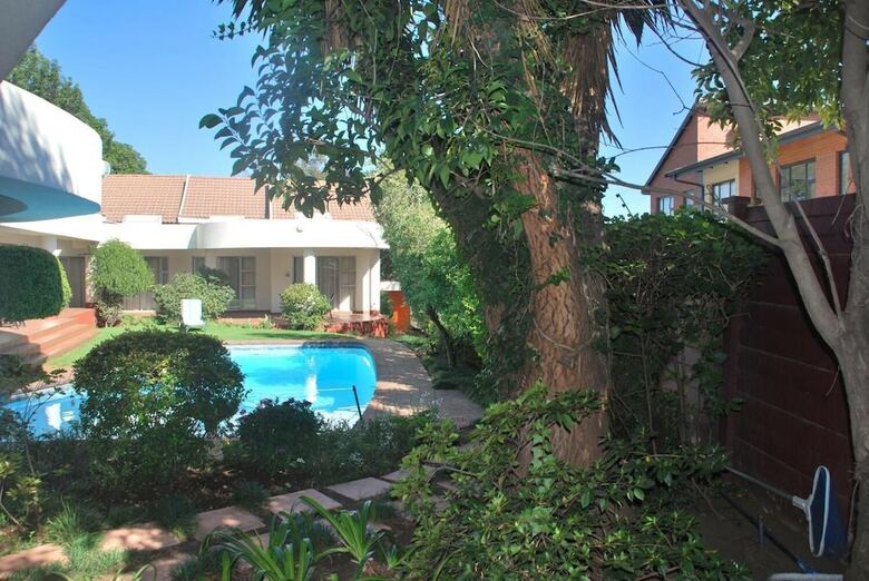 Hotel Woodmead Guest Lodge