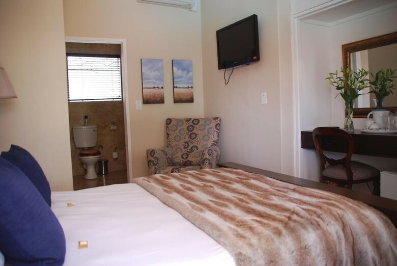 Hotel Woodmead Guest Lodge