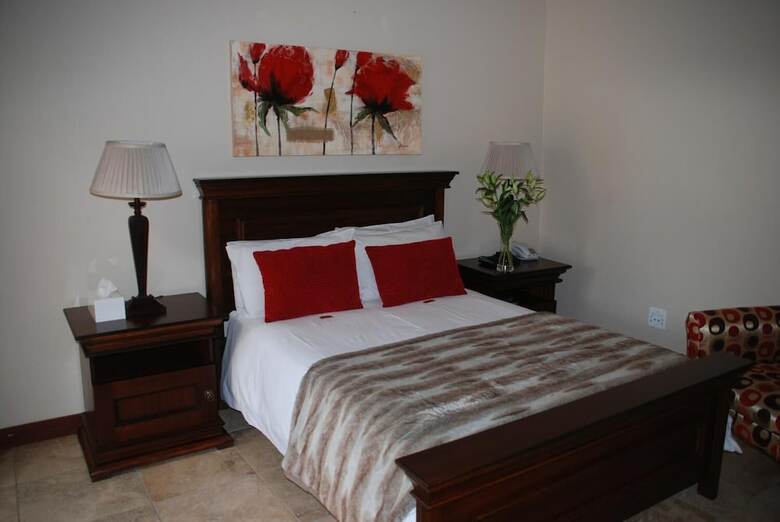 Hotel Woodmead Guest Lodge