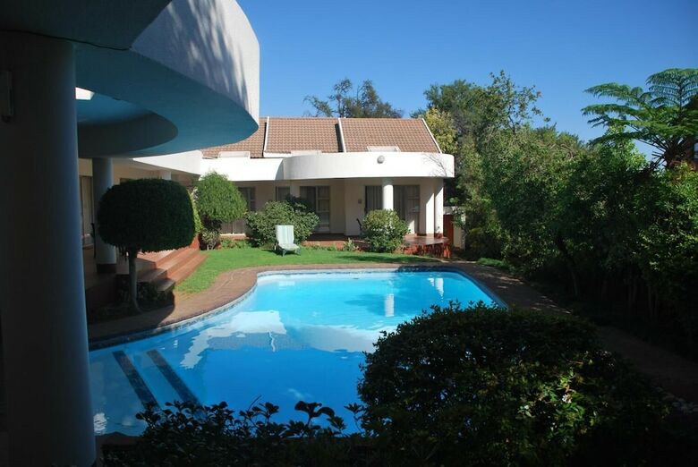 Hotel Woodmead Guest Lodge