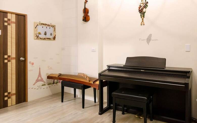 Hotel Santorini Music Family B&B