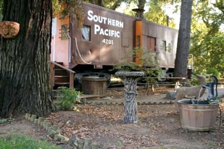 Featherbed Railroad Bed And Breakfast Resort