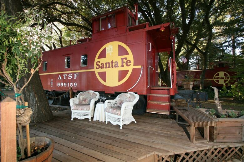 Featherbed Railroad Bed And Breakfast Resort