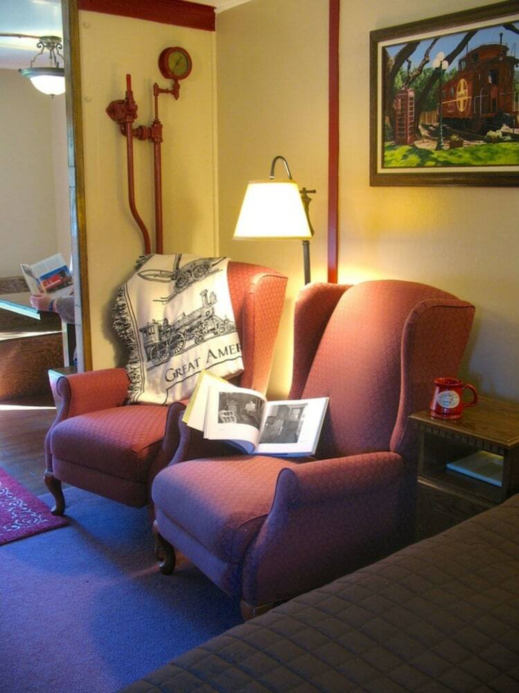 Featherbed Railroad Bed And Breakfast Resort