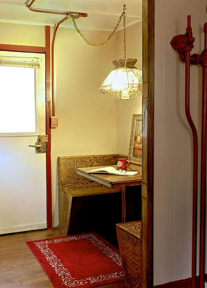 Featherbed Railroad Bed And Breakfast Resort