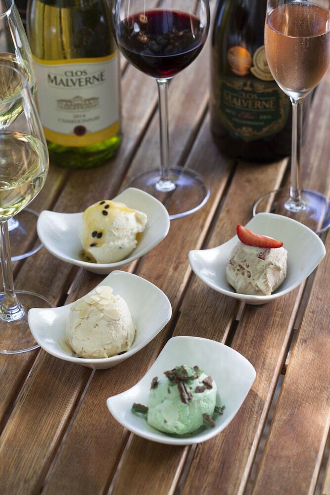 Bed & Breakfast Clos Malverne Wine Estate Accommodation