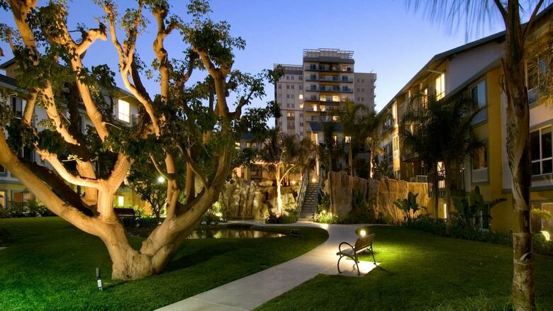 Apartamentos Global Luxury Suites At Via Marina