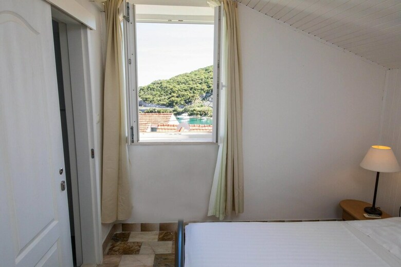 Hotel J&j Bed And Breakfast