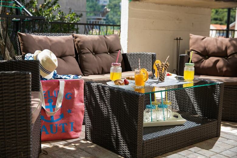 Hotel J&j Bed And Breakfast