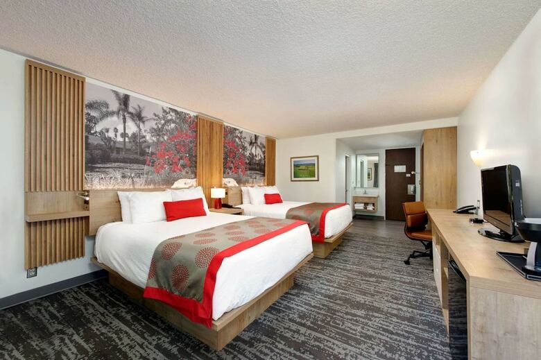 Hotel Ramada By Wyndham Santa Barbara