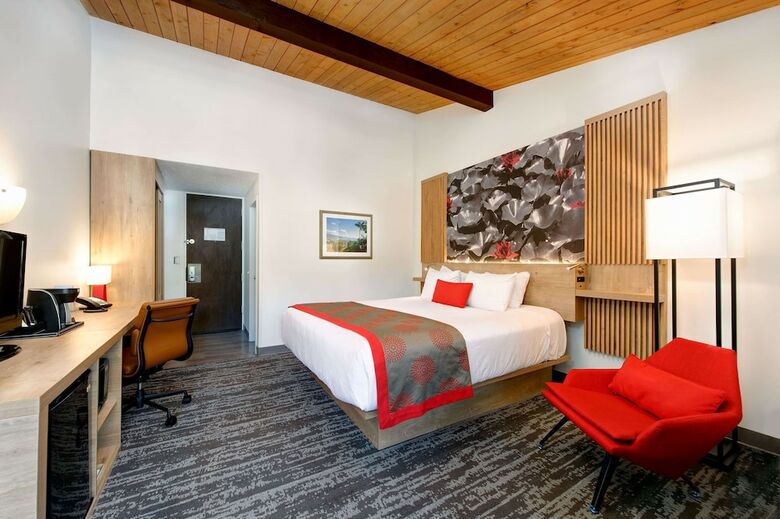 Hotel Ramada By Wyndham Santa Barbara