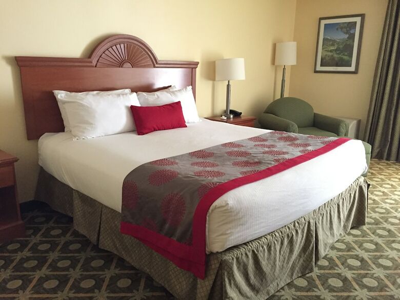 Hotel Ramada By Wyndham Santa Barbara
