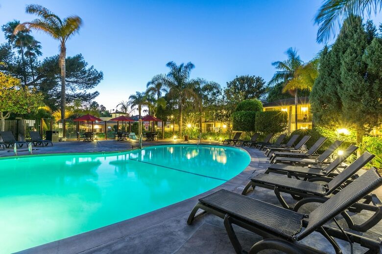 Hotel Ramada By Wyndham Santa Barbara