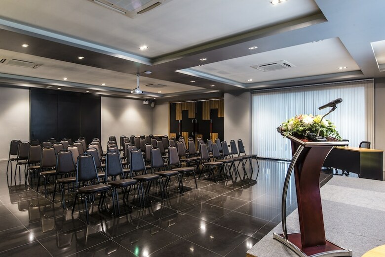 Cresco Hotel Buriram