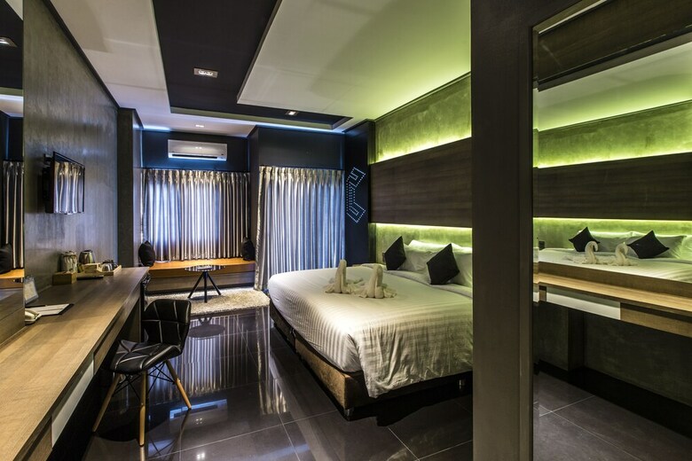 Cresco Hotel Buriram