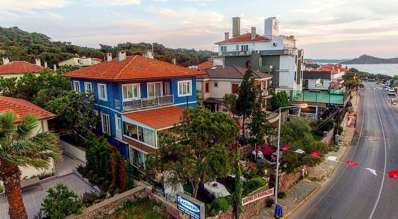 Lacivert Hotel