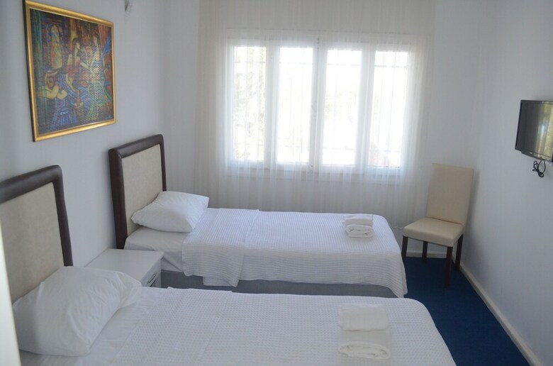 Lacivert Hotel