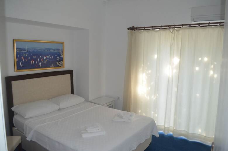 Lacivert Hotel