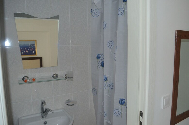Lacivert Hotel