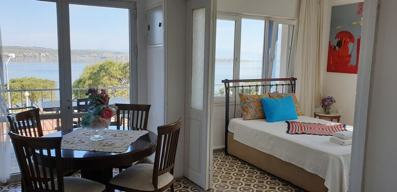 Lacivert Hotel