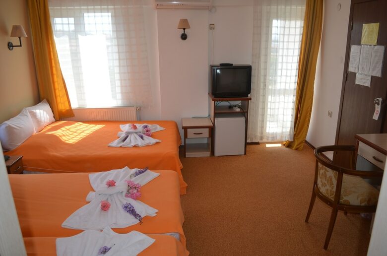 Megas Hotel