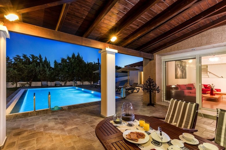 Antonoglou Beach Villas, Gennadi