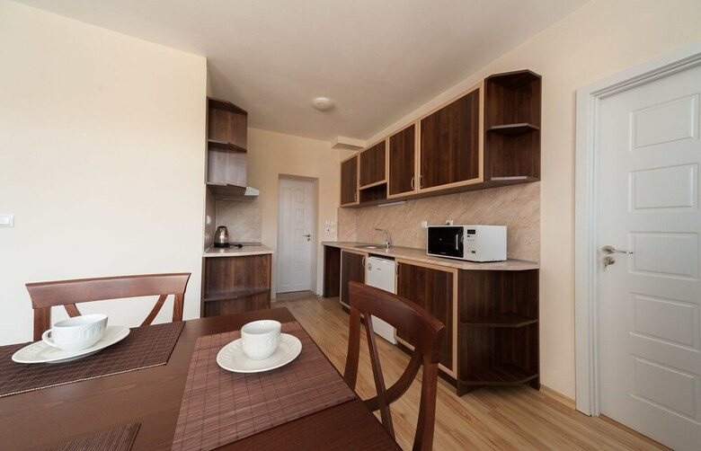 Roel Residence Apartments