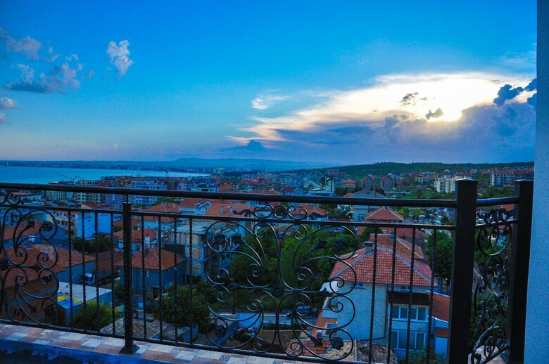 Roel Residence Apartments