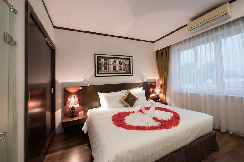 Thang Long Opera Hotel