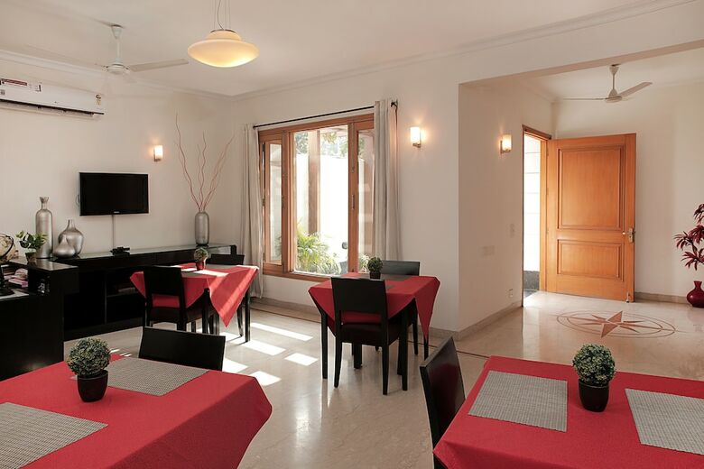 Hotel Ahuja Residency Cyber City I