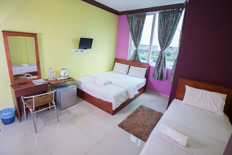 Oyes Saujana City Hotel
