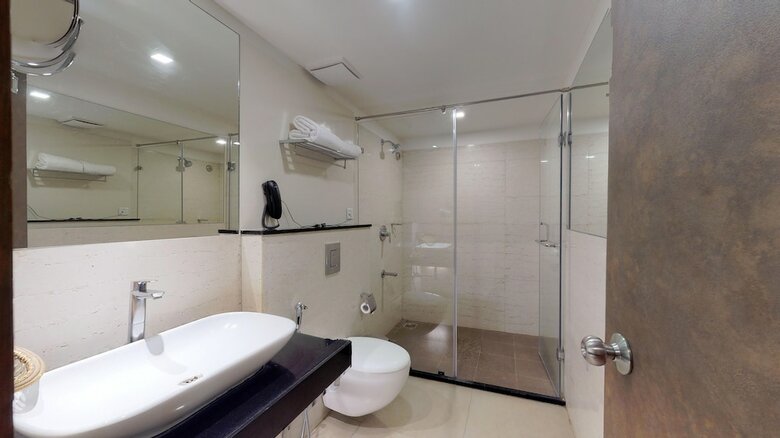 Hotel Shivas Gateway Airport Road