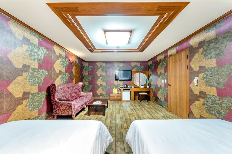 Trevi Hotel